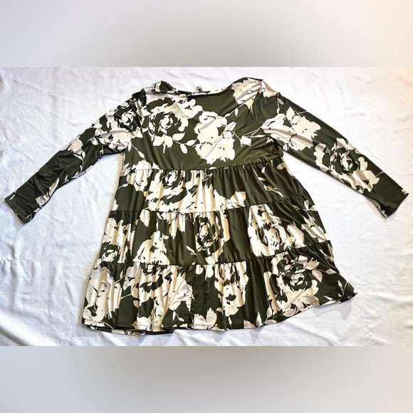 Sew in Love Floral Green and Cream Women's Tiered Dress Size 3X - Picture 10 of 12